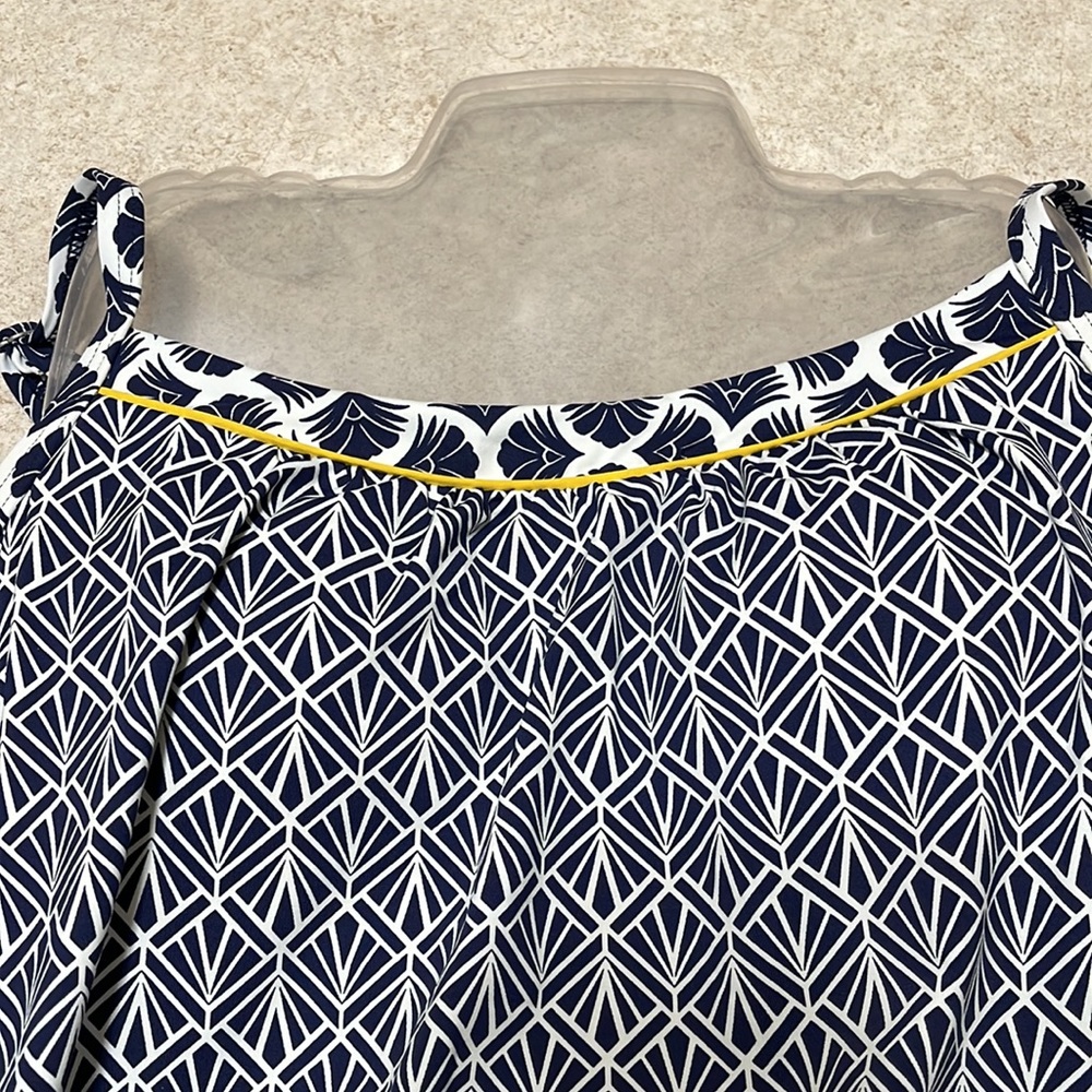 LANDS’ END BLOUSON TANKINI SWIM TOP IN NAVY BLUE & WHITE WITH A POP OF YELLOW
